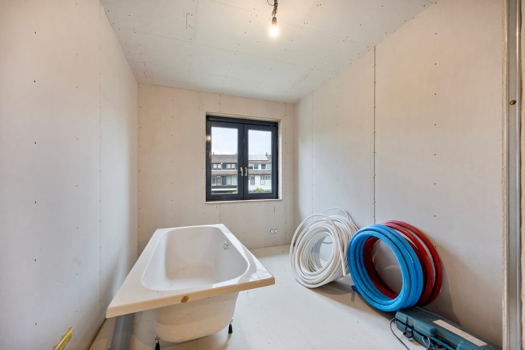 Newly built corner home with five bedrooms in picturesque Wijngaarden — 17