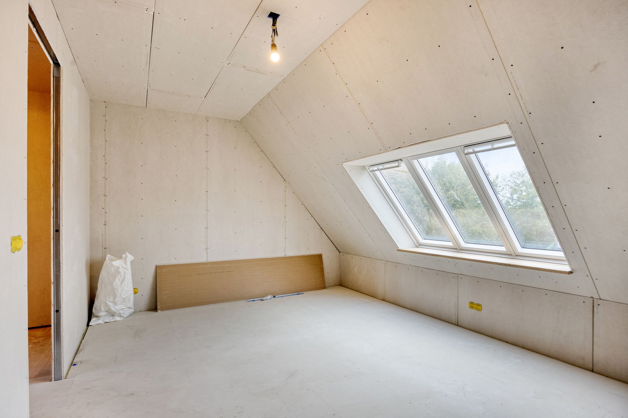 Newly built corner home with five bedrooms in picturesque Wijngaarden — 35