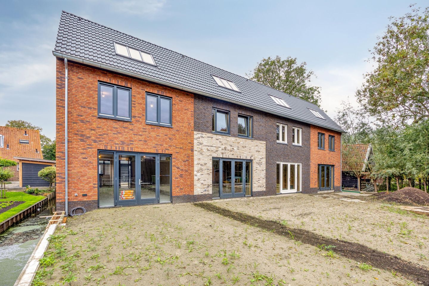 Newly built corner home with five bedrooms in picturesque Wijngaarden — 44