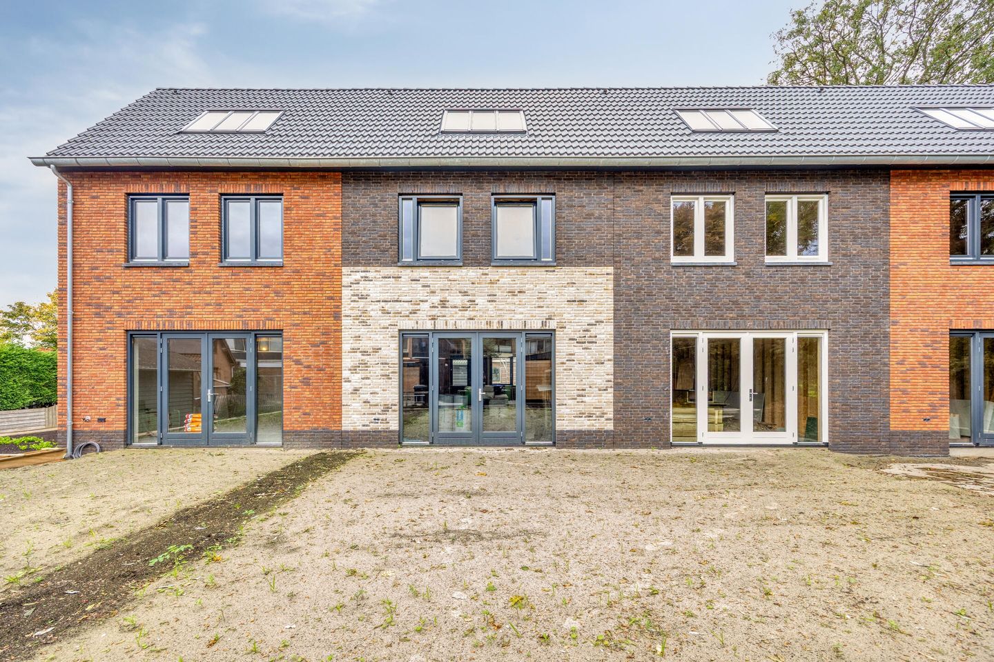 Newly built corner home with five bedrooms in picturesque Wijngaarden — 46