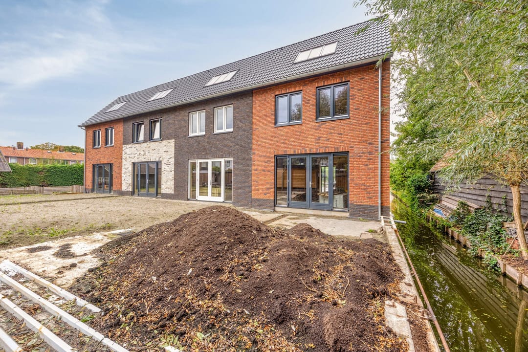 Newly built corner home with five bedrooms in picturesque Wijngaarden — 50