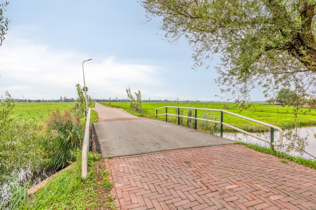 Newly built corner home with five bedrooms in picturesque Wijngaarden — 36