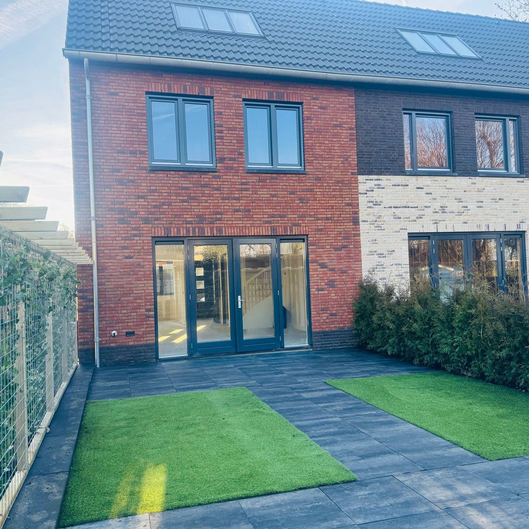 Newly built corner home with five bedrooms in picturesque Wijngaarden — 39