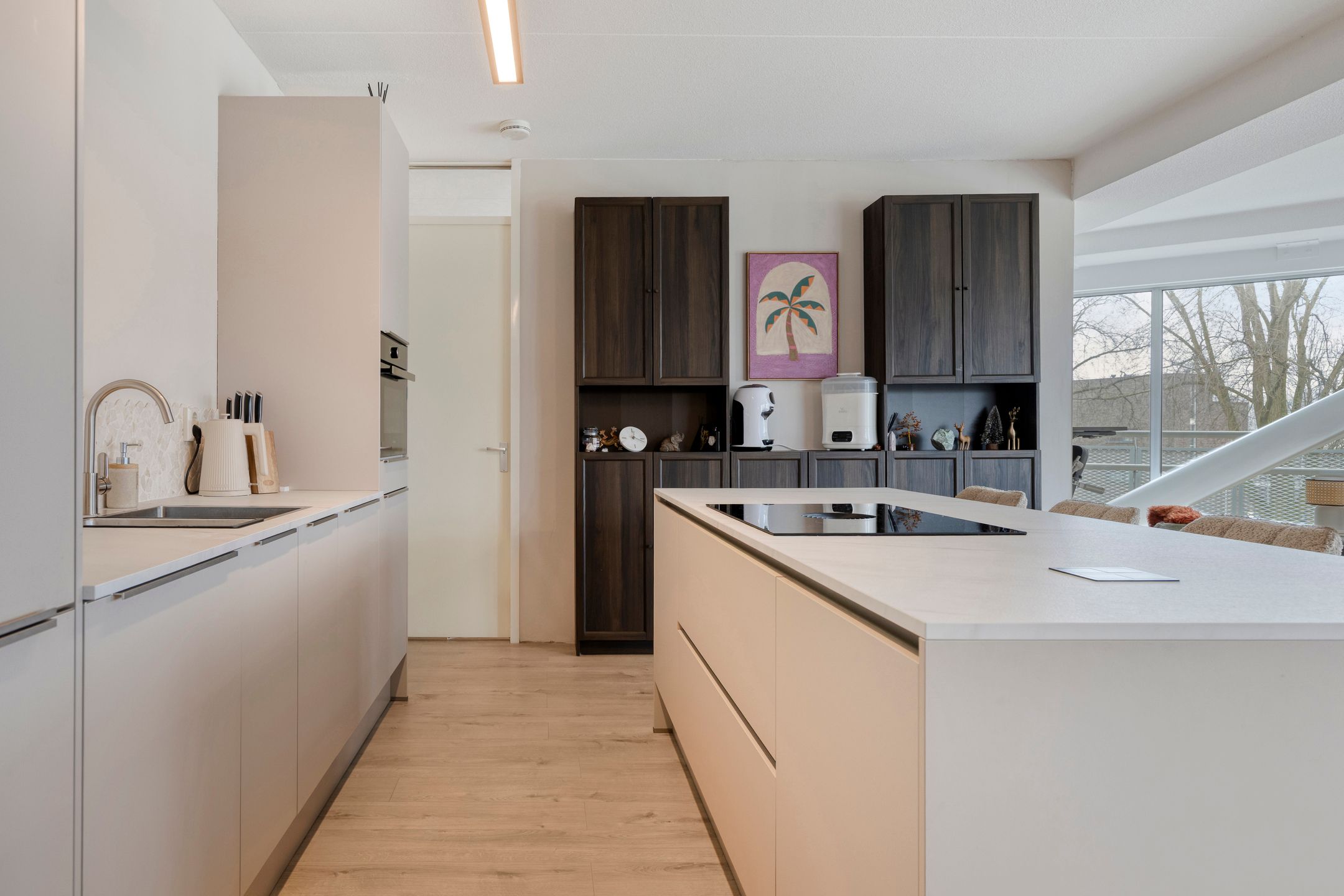 Modern corner apartment with sunny 180-degree balcony and parking in Hoogvliet — 15