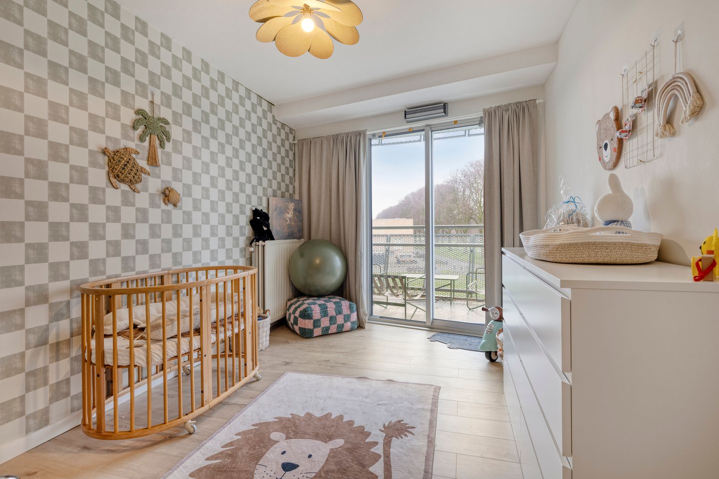 Modern corner apartment with sunny 180-degree balcony and parking in Hoogvliet — 29