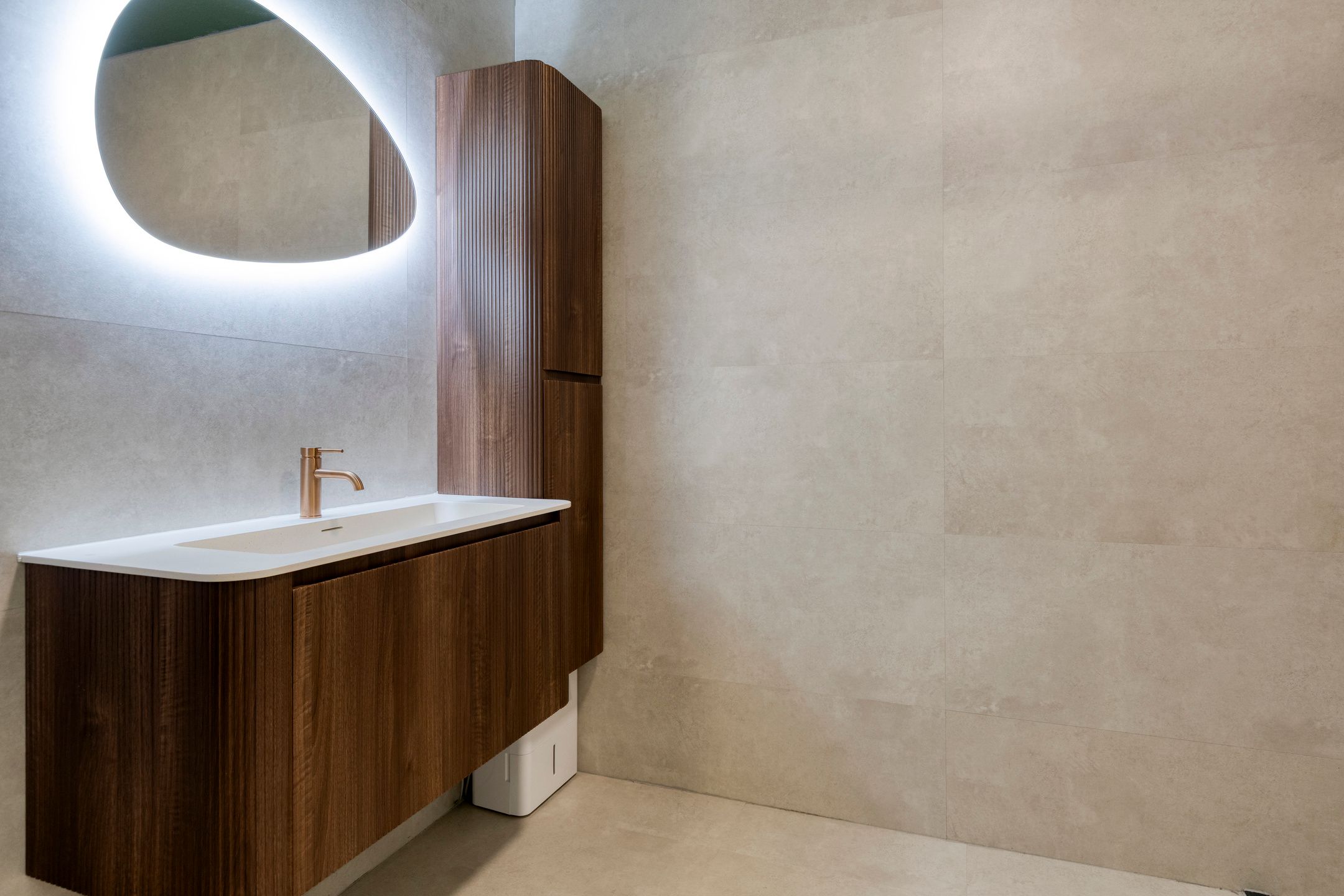 Modern corner apartment with sunny 180-degree balcony and parking in Hoogvliet — 30