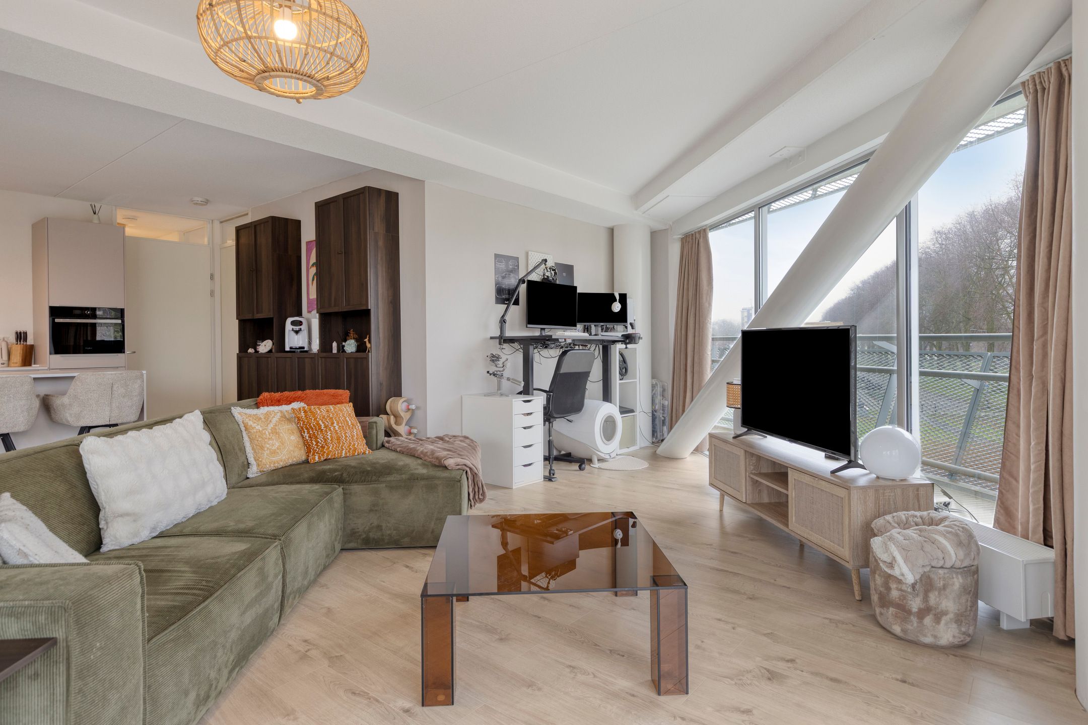 Modern corner apartment with sunny 180-degree balcony and parking in Hoogvliet — 18