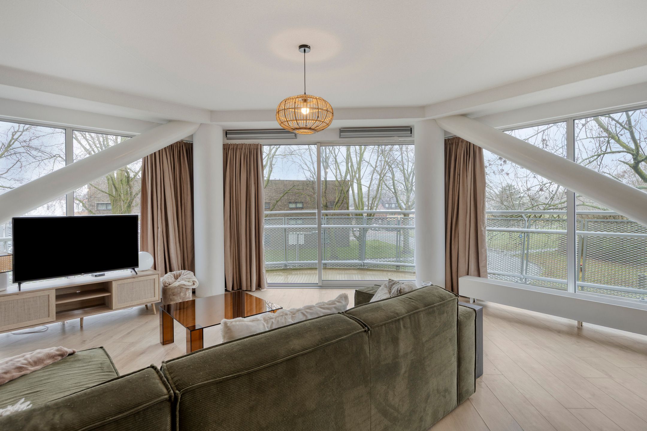 Modern corner apartment with sunny 180-degree balcony and parking in Hoogvliet — 21