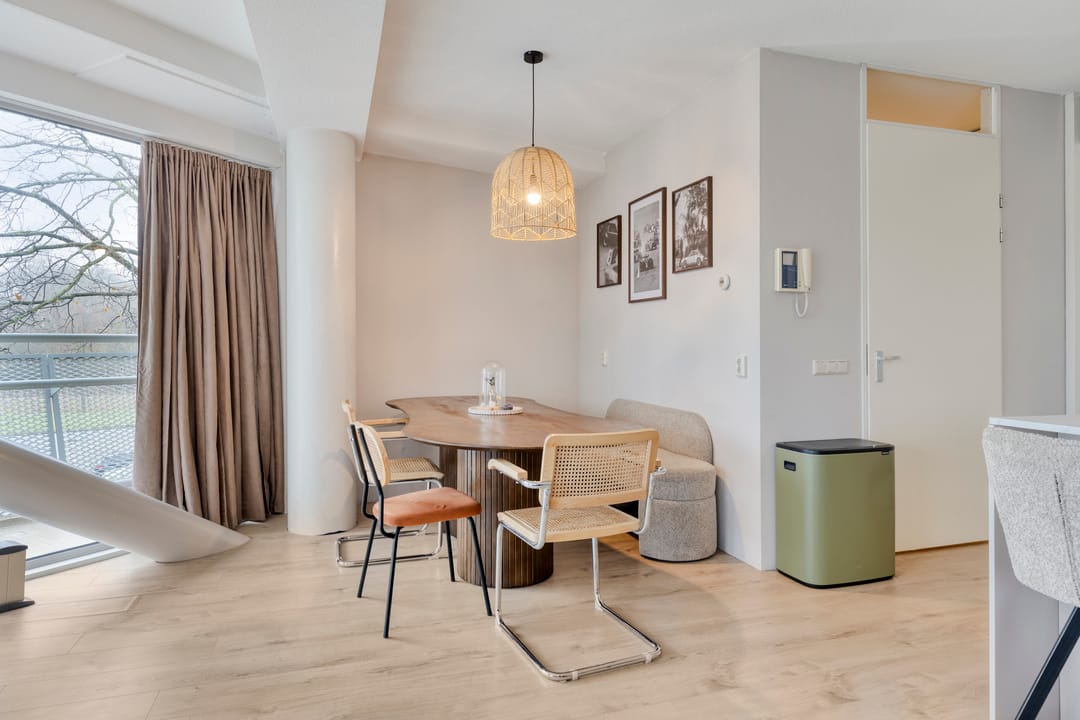 Modern corner apartment with sunny 180-degree balcony and parking in Hoogvliet — 17