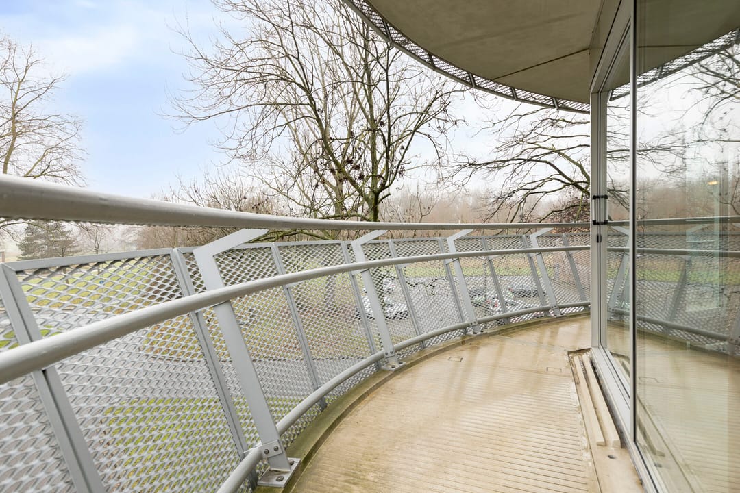 Modern corner apartment with sunny 180-degree balcony and parking in Hoogvliet — 23