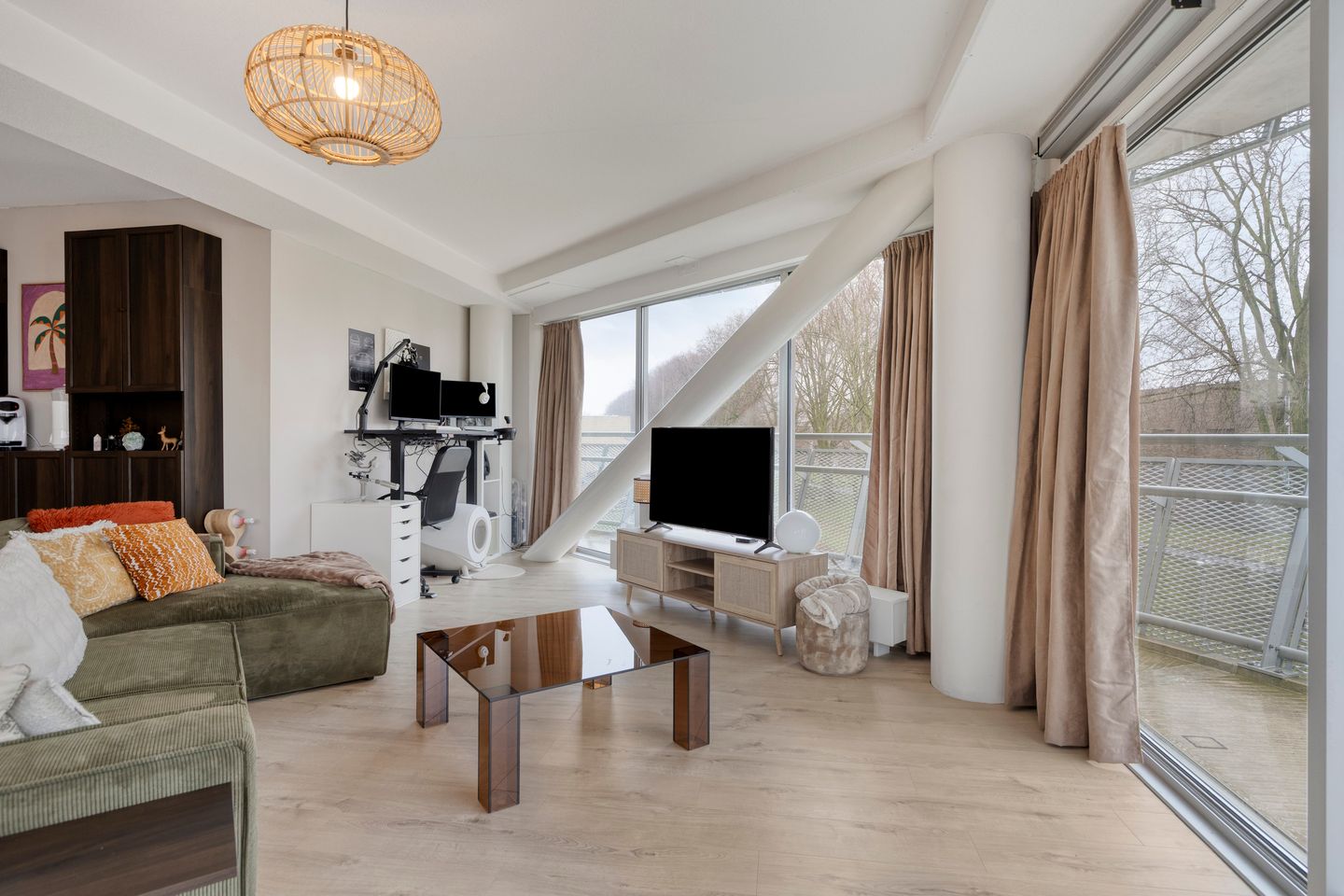 Modern corner apartment with sunny 180-degree balcony and parking in Hoogvliet — 19