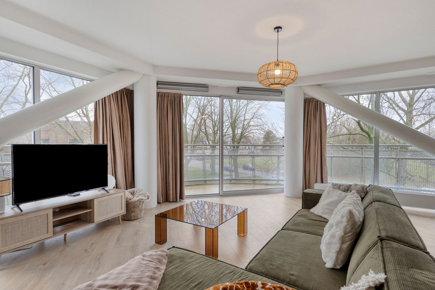 Modern corner apartment with sunny 180-degree balcony and parking in Hoogvliet — 20