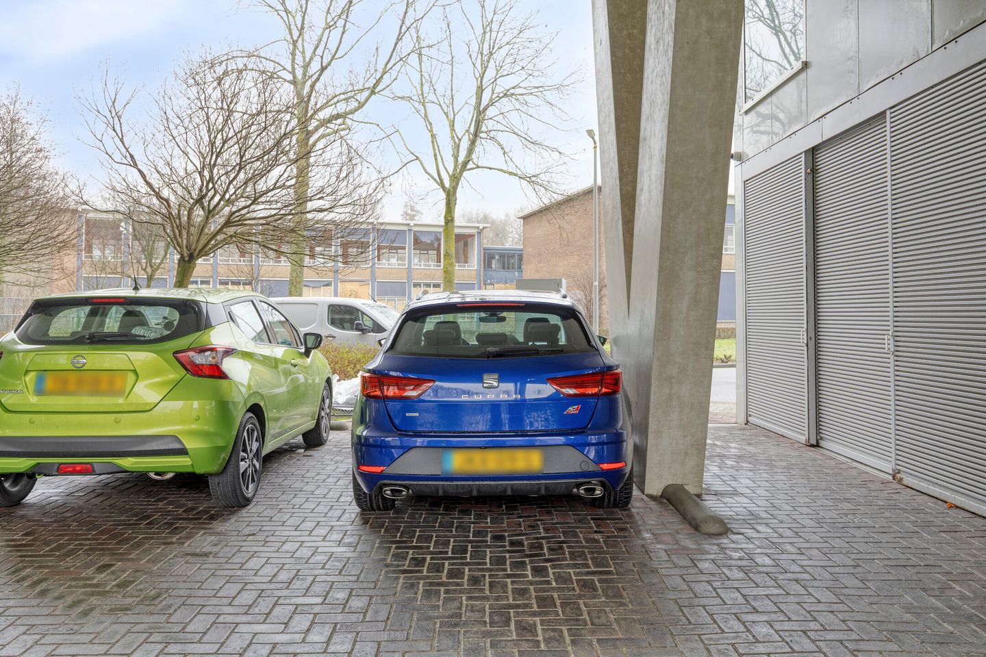 Modern corner apartment with sunny 180-degree balcony and parking in Hoogvliet — 34
