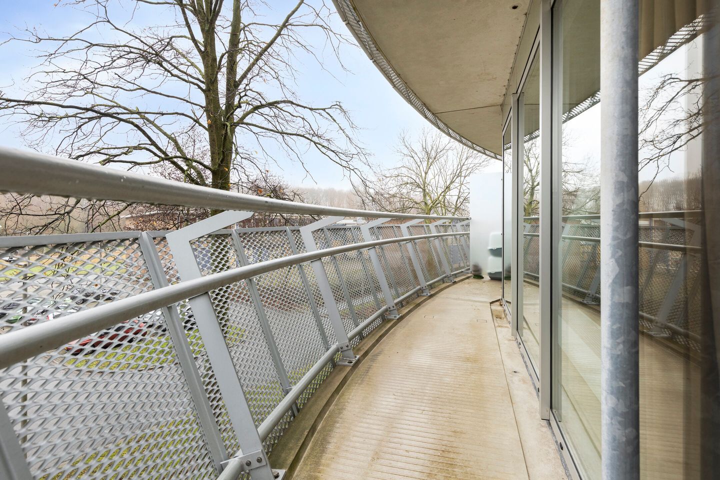 Modern corner apartment with sunny 180-degree balcony and parking in Hoogvliet — 25
