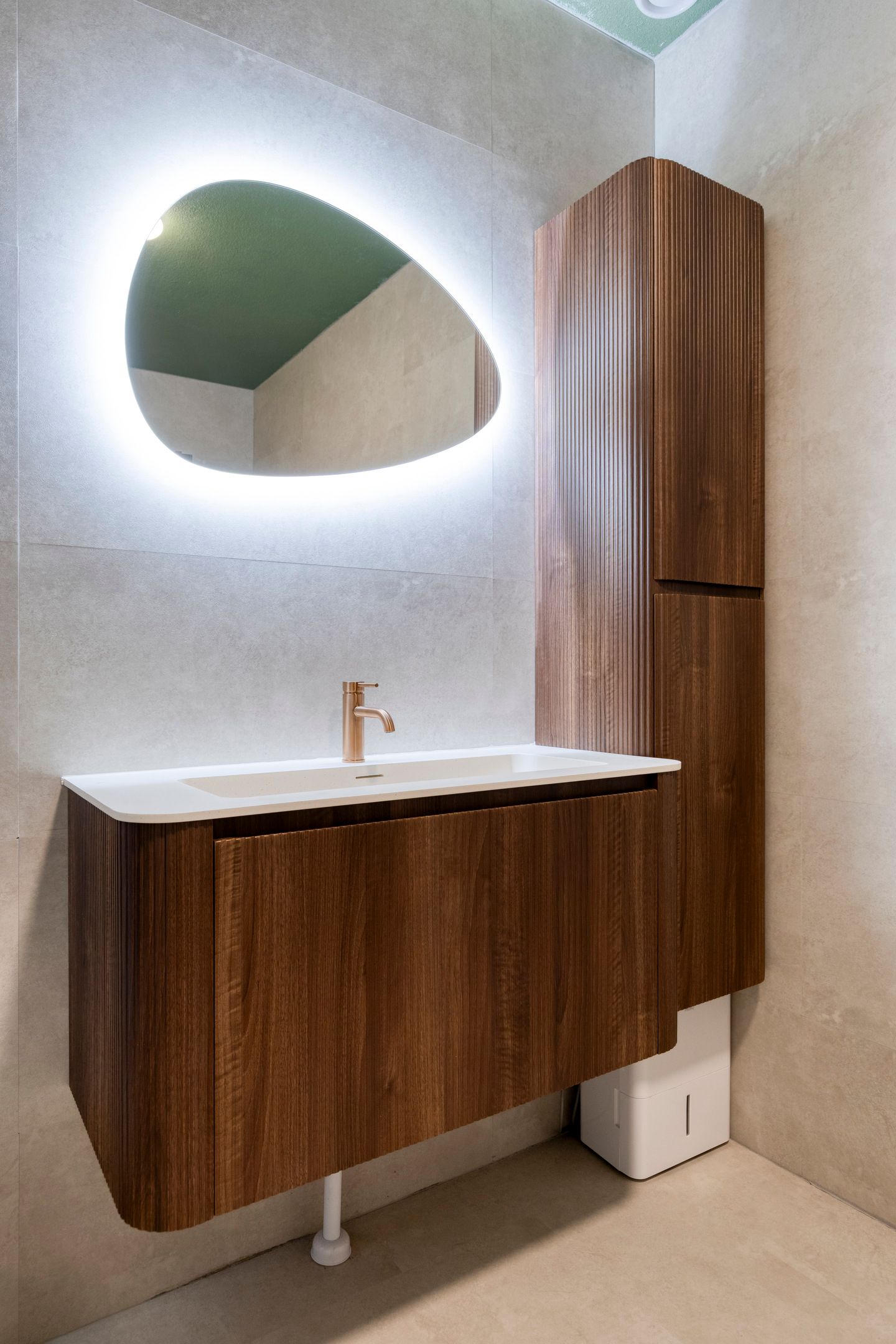Modern corner apartment with sunny 180-degree balcony and parking in Hoogvliet — 44