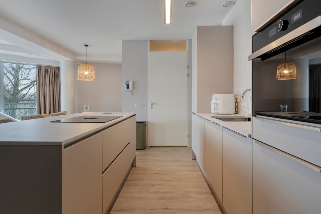 Modern corner apartment with sunny 180-degree balcony and parking in Hoogvliet — 13