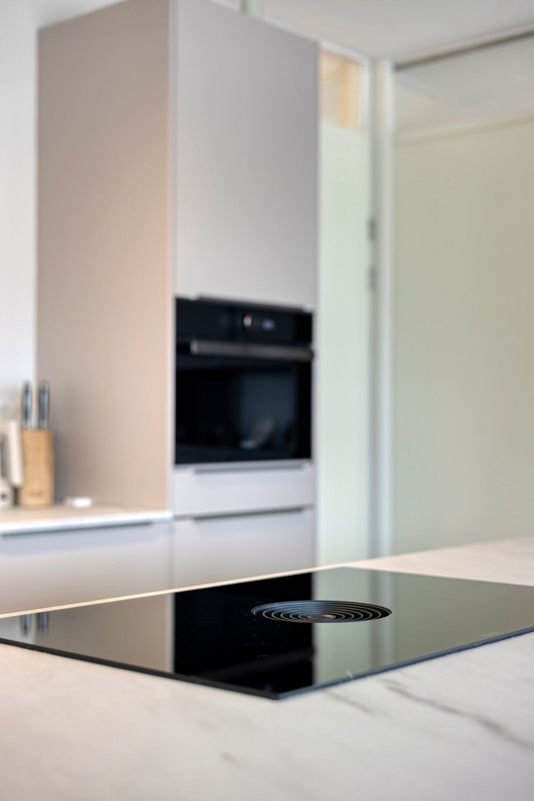 Modern corner apartment with sunny 180-degree balcony and parking in Hoogvliet — 46