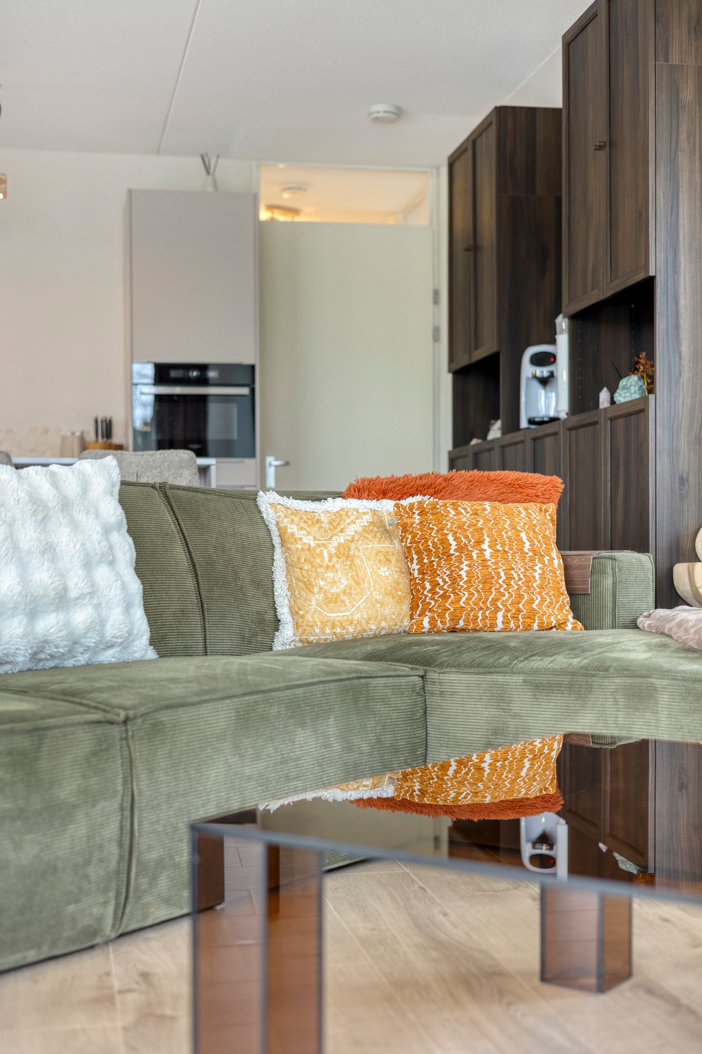 Modern corner apartment with sunny 180-degree balcony and parking in Hoogvliet — 48