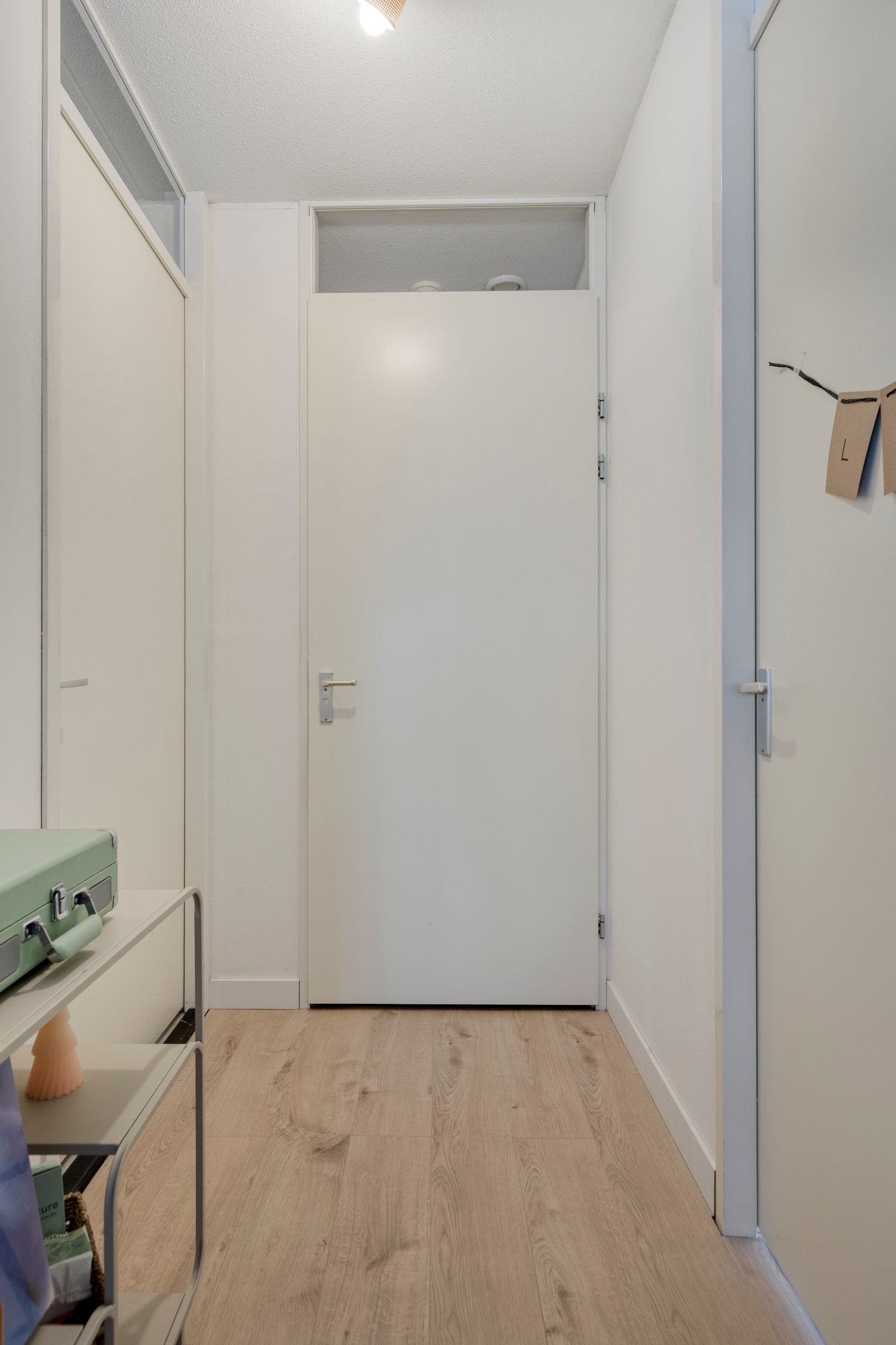 Modern corner apartment with sunny 180-degree balcony and parking in Hoogvliet — 49