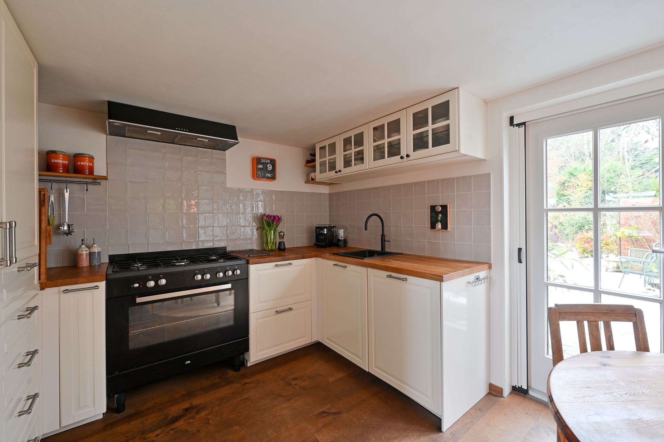 Photo 12 of Donkereind 10