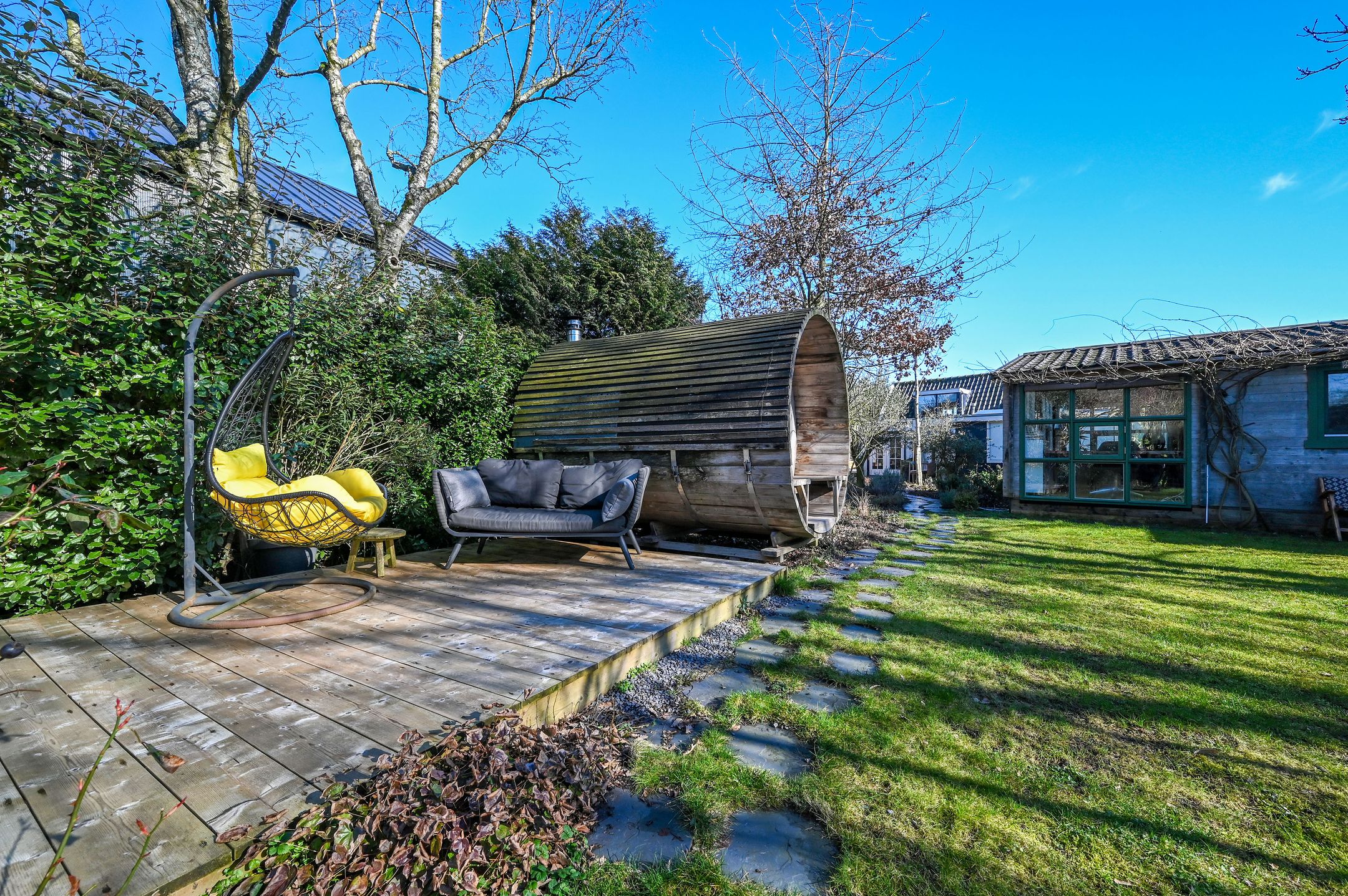 Photo 33 of Donkereind 10