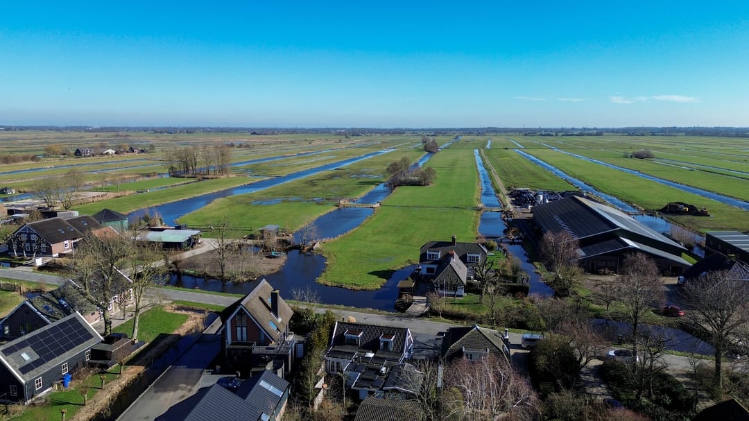 Photo 38 of Donkereind 10