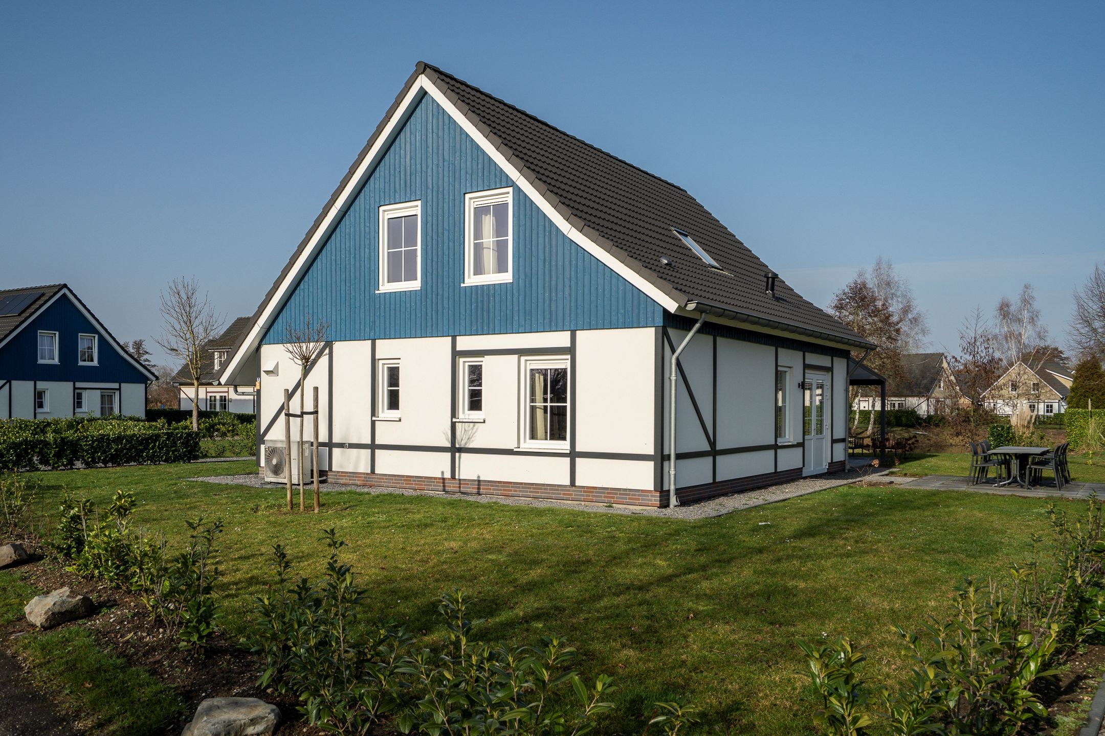 4-bedroom freehold villa in Susteren — photo 1 of 5