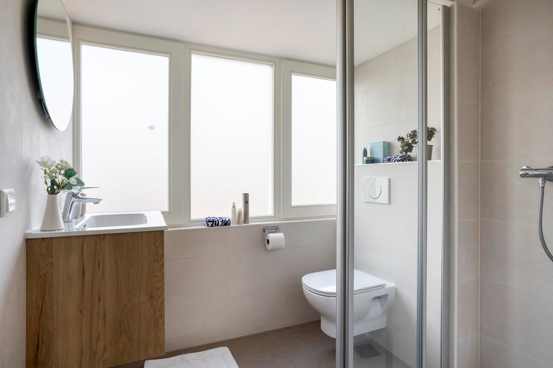 Modern Upper Apartment with South Balcony in Delft — 21