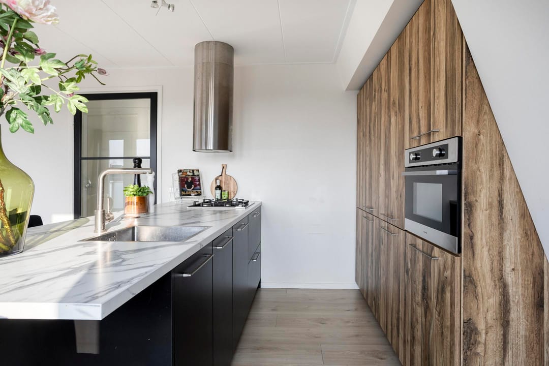 Modern Upper Apartment with South Balcony in Delft — 15