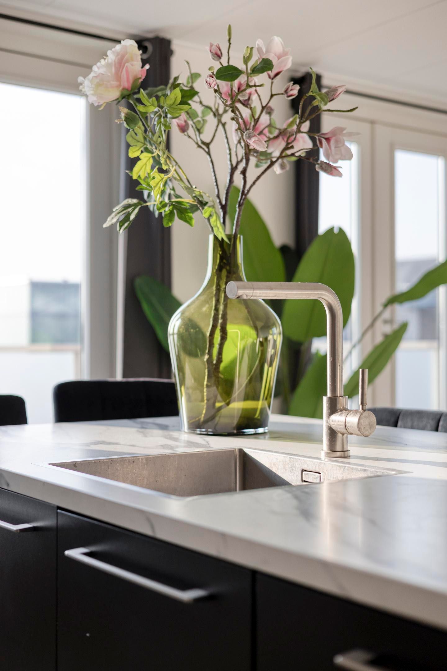Modern Upper Apartment with South Balcony in Delft — 17