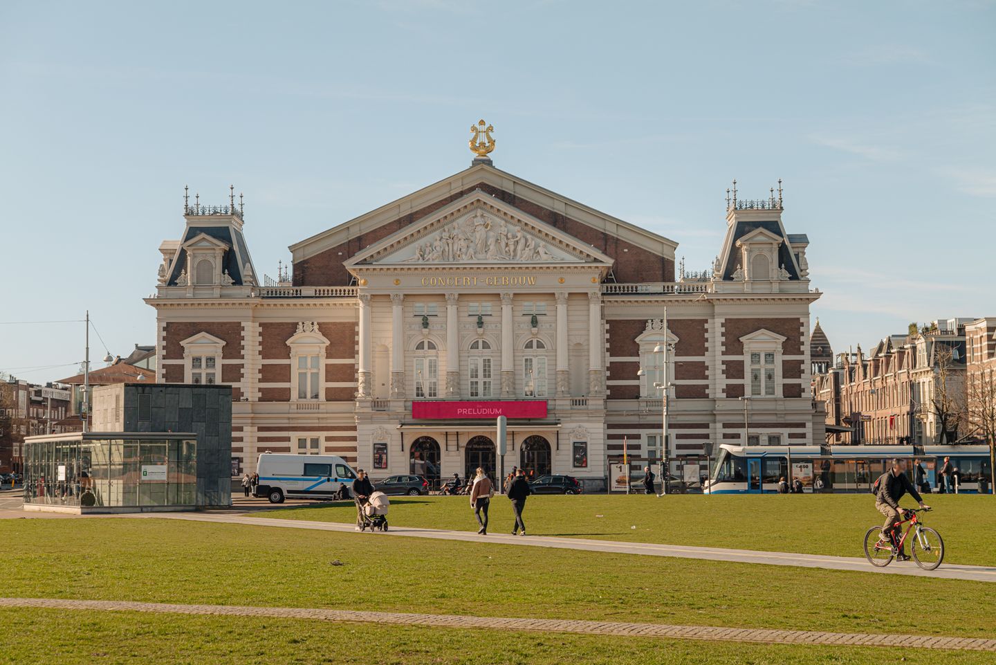 Characteristic double upper house with private entrance and balconies in Amsterdam Oud-Zuid — 19