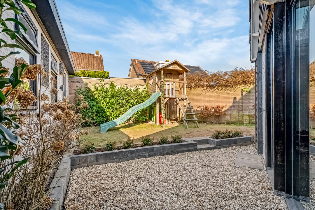 Characterful Detached Home Near the Forest with Spacious Garage in Putten — 31