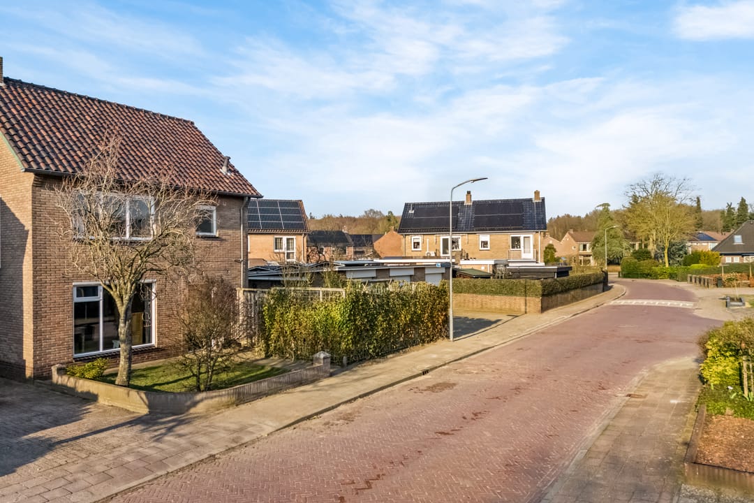 Characterful Detached Home Near the Forest with Spacious Garage in Putten — 37
