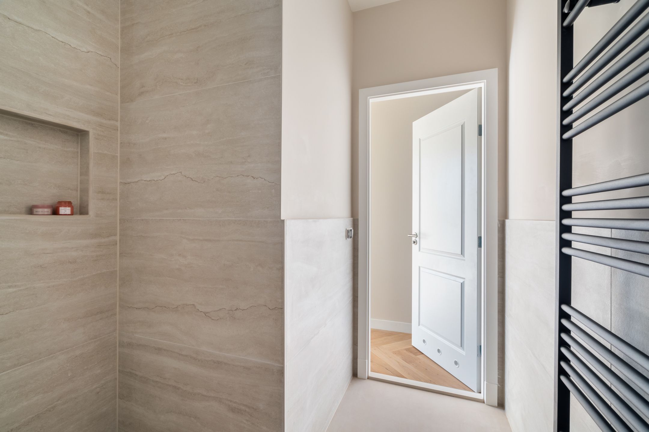Light and Luxurious Renovated 3-Room Apartment in Popular Nieuwe Westen — 16
