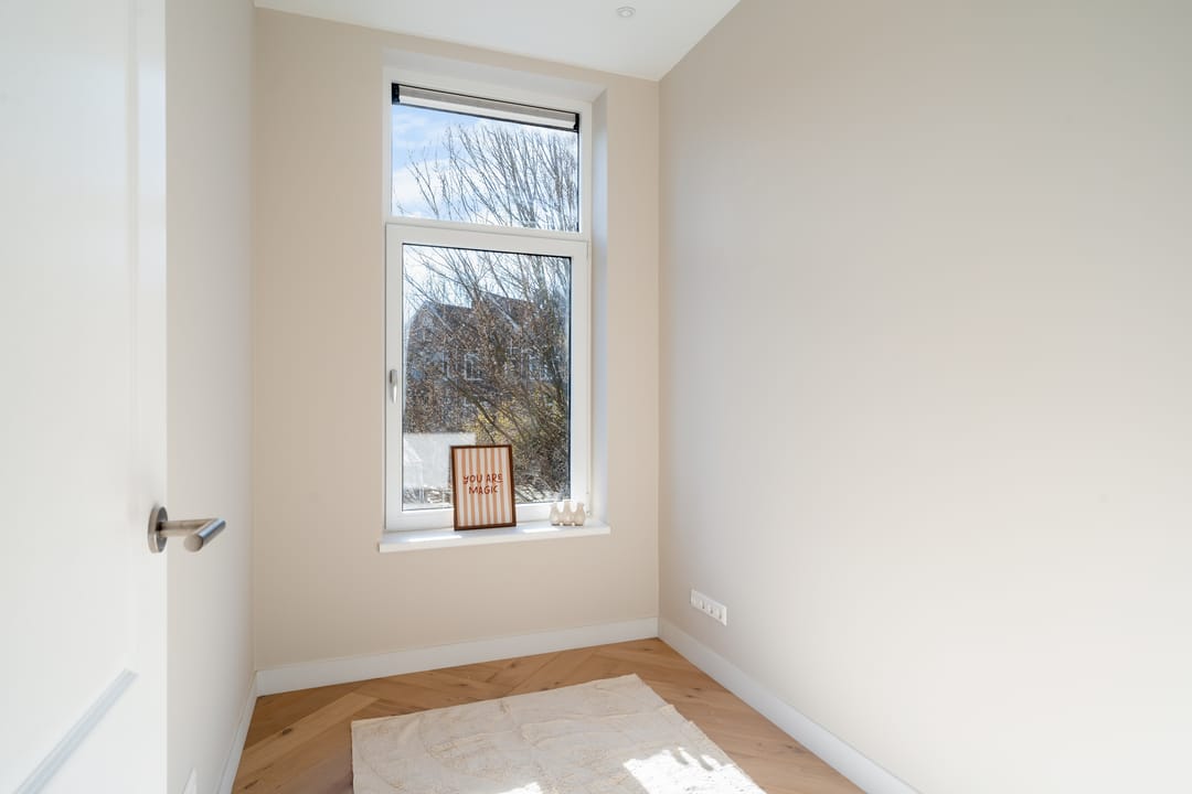 Light and Luxurious Renovated 3-Room Apartment in Popular Nieuwe Westen — 21