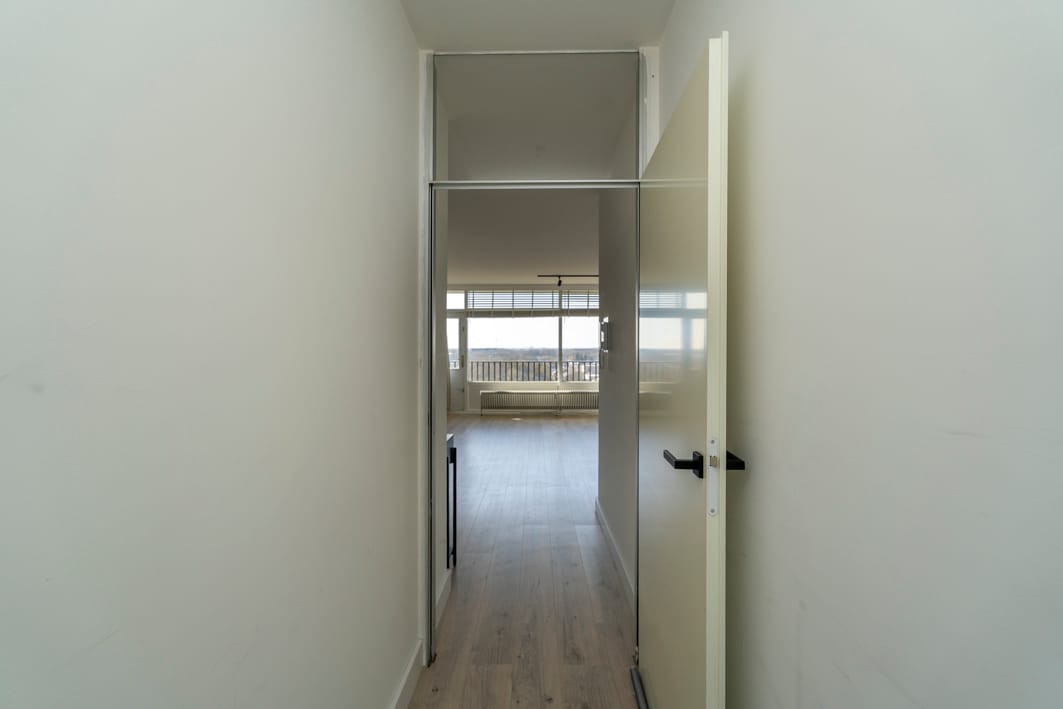 Move-in Ready 3-Bedroom Apartment with Panoramic View in Tilburg — 12