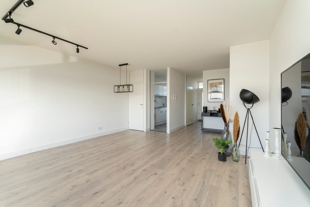 Move-in Ready 3-Bedroom Apartment with Panoramic View in Tilburg — 16