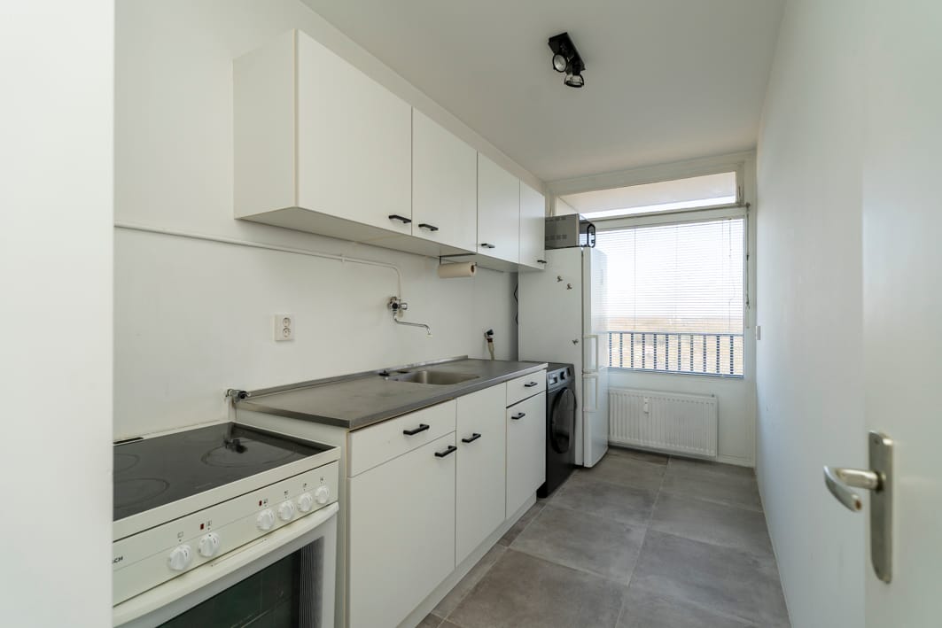 Move-in Ready 3-Bedroom Apartment with Panoramic View in Tilburg — 18