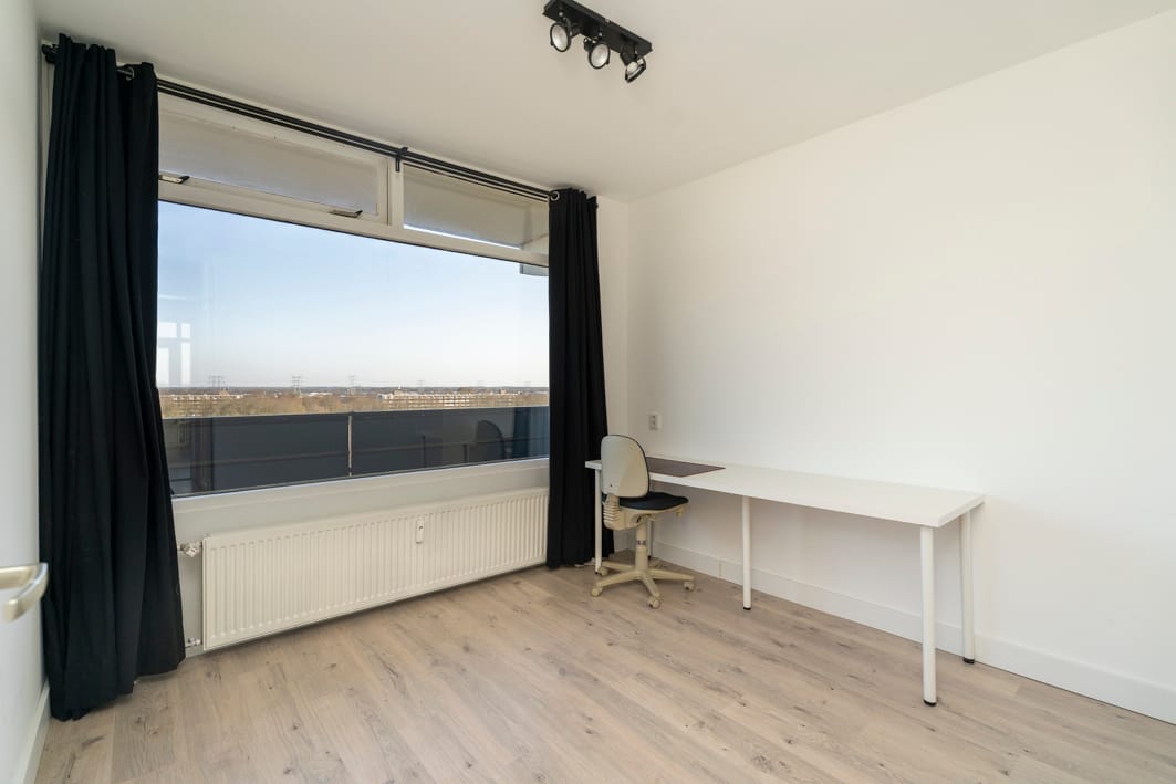 Move-in Ready 3-Bedroom Apartment with Panoramic View in Tilburg — 24