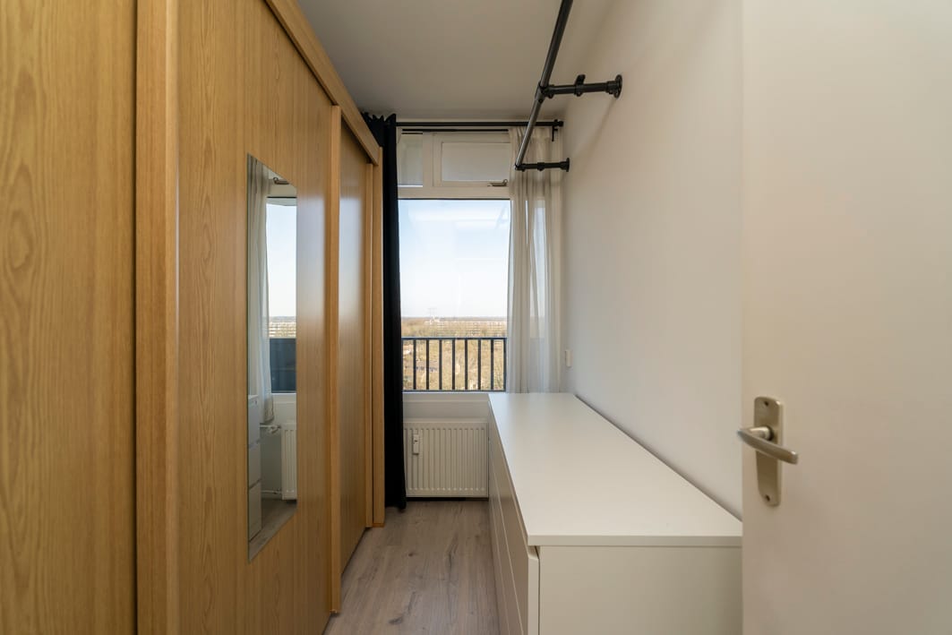 Move-in Ready 3-Bedroom Apartment with Panoramic View in Tilburg — 25