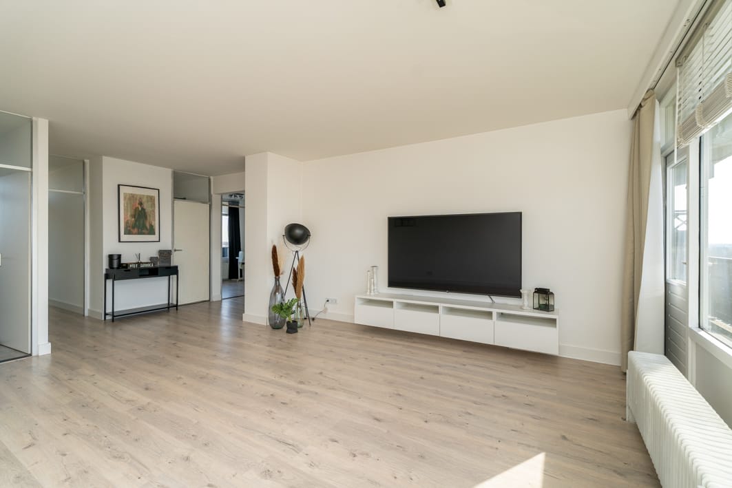 Move-in Ready 3-Bedroom Apartment with Panoramic View in Tilburg — 15