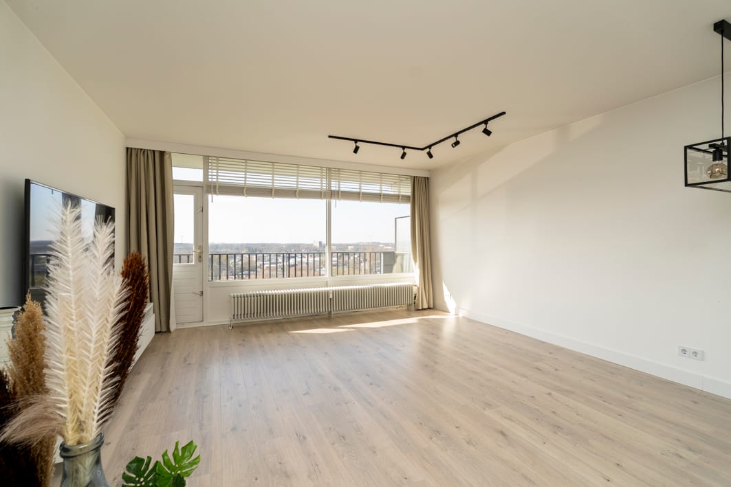 Move-in Ready 3-Bedroom Apartment with Panoramic View in Tilburg — 14