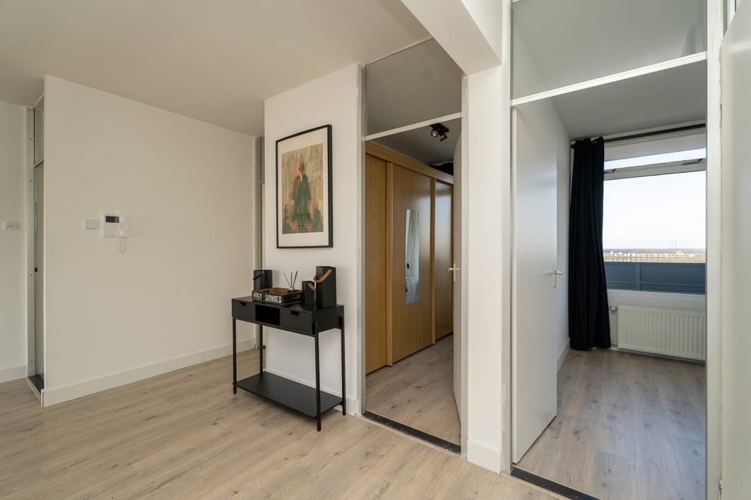 Move-in Ready 3-Bedroom Apartment with Panoramic View in Tilburg — 19
