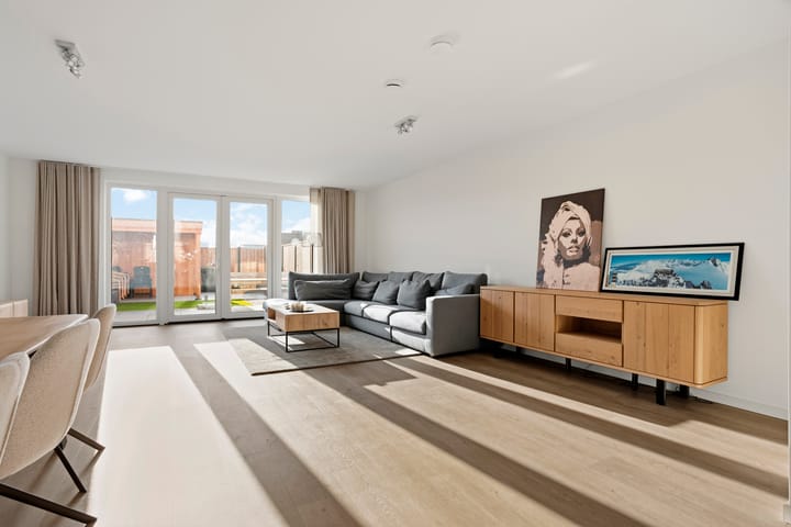 Photo 3 of Stokroos 18