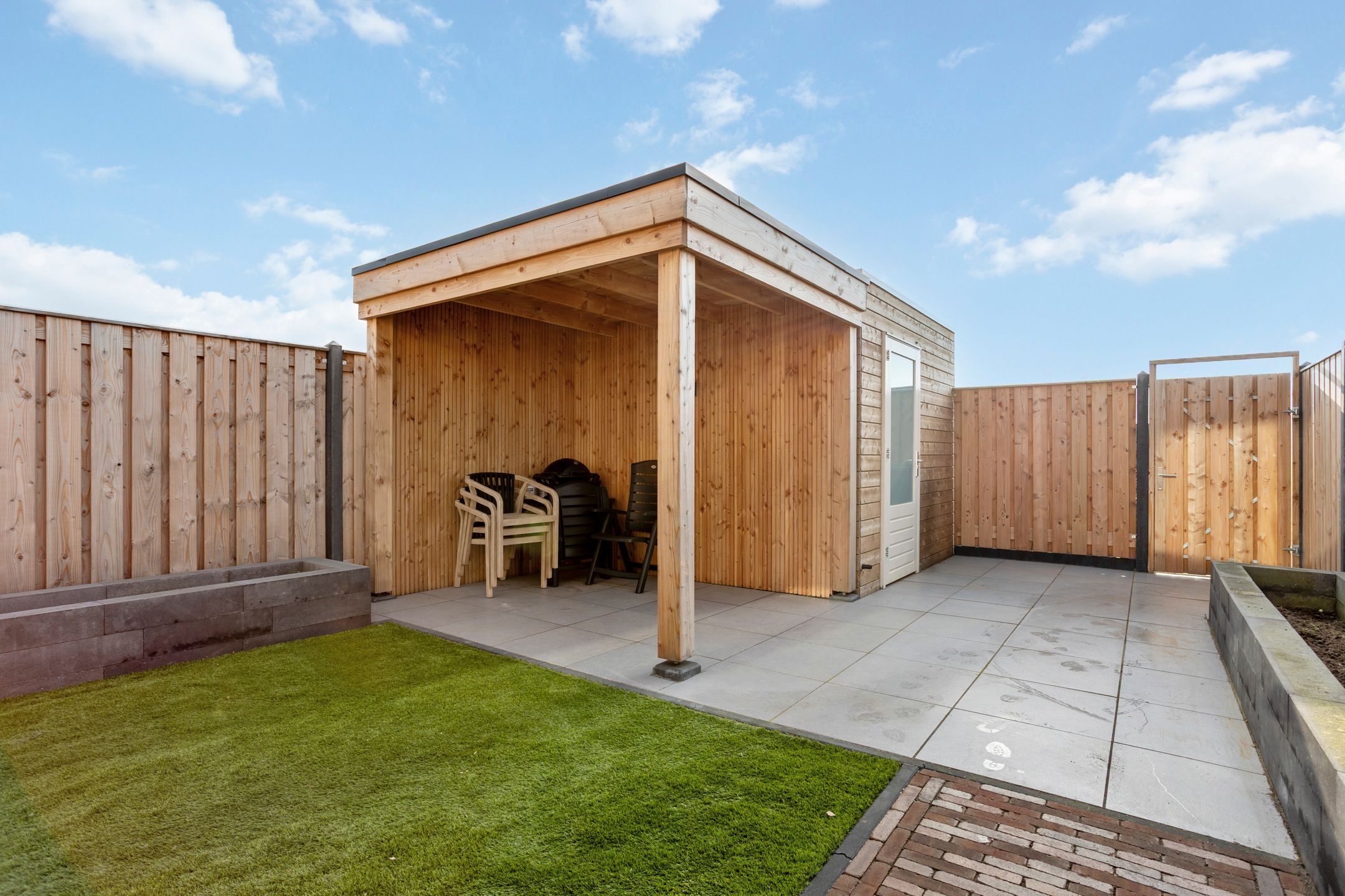 Photo 36 of Stokroos 18