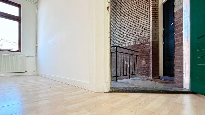 Photo 5 of Naarderstraat 99