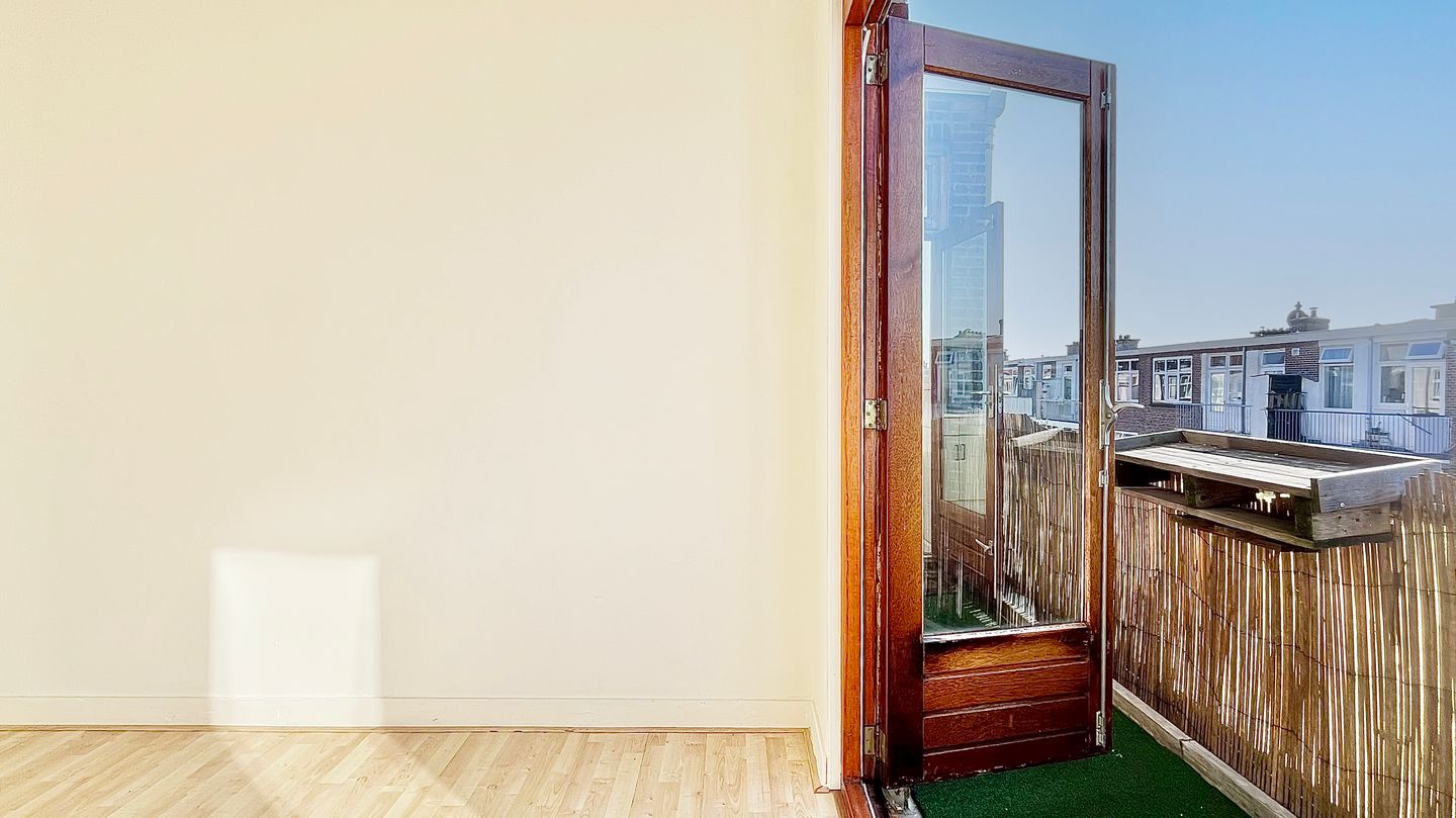 Top floor apartment with 3 bedrooms in The Hague — 19