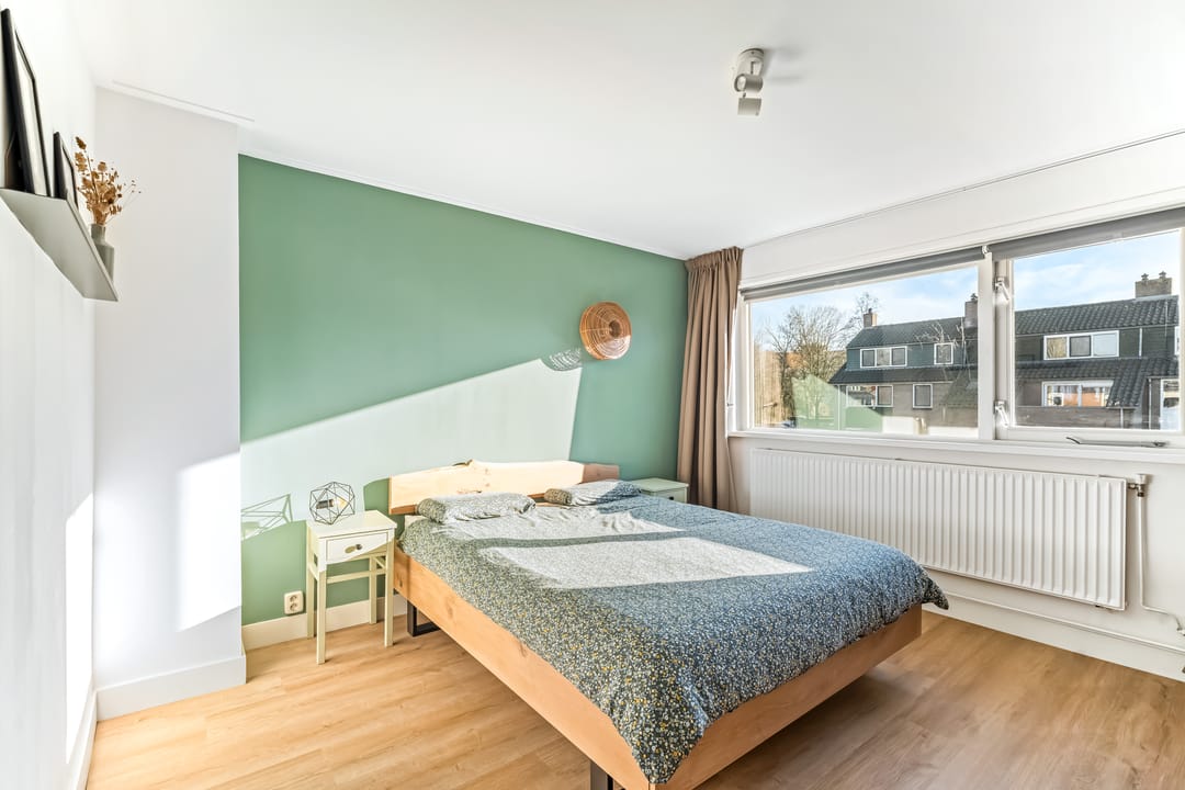 Move-in ready family home with new kitchen and sunny south-facing garden in Amersfoort — 16
