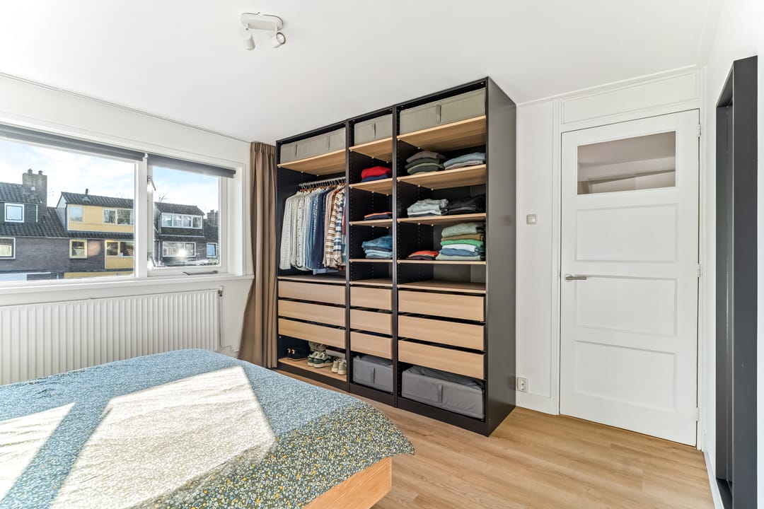 Move-in ready family home with new kitchen and sunny south-facing garden in Amersfoort — 17