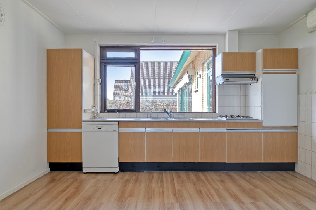 Spacious detached bungalow with panoramic polder view — 12